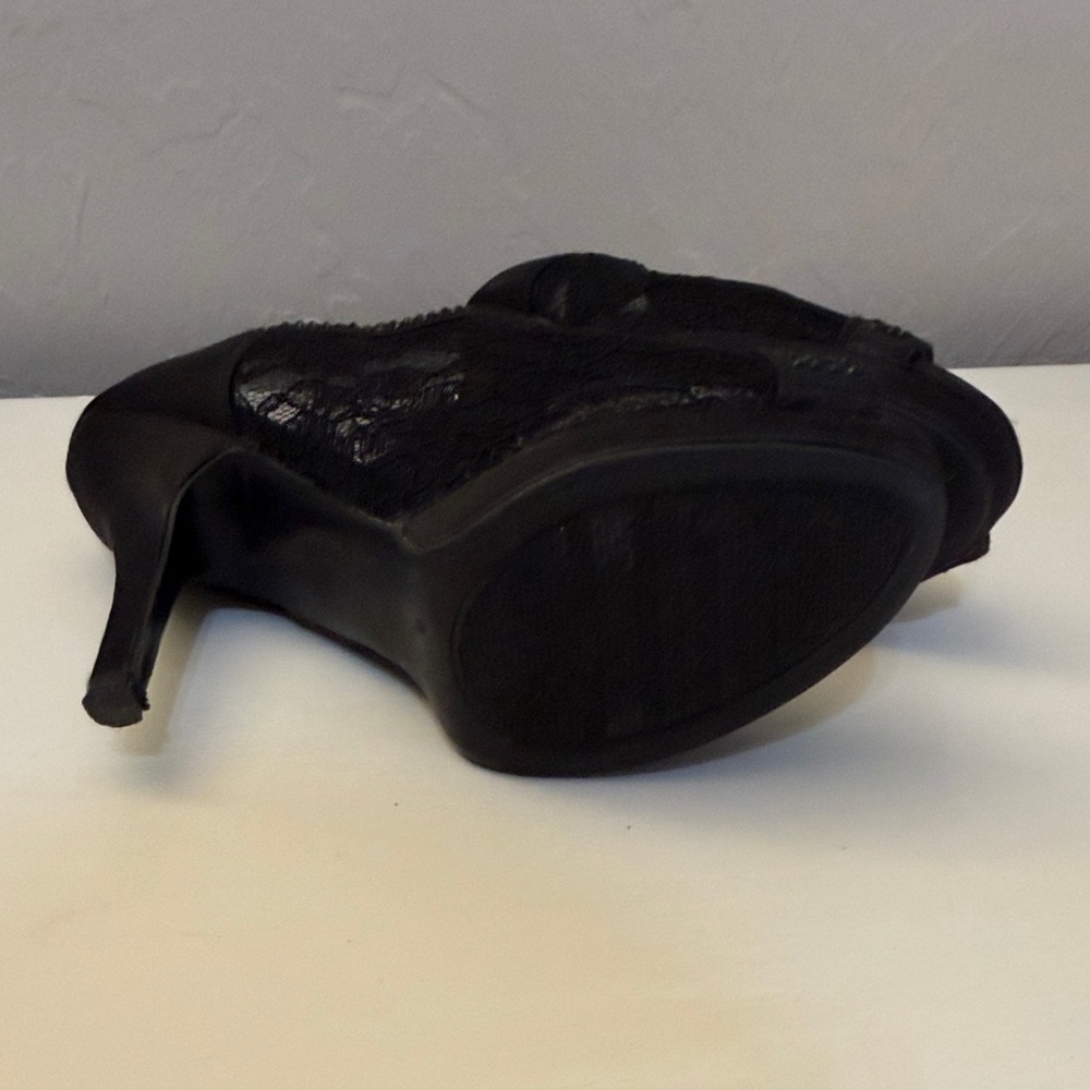 Michaelangelo Black Lace Peep-Toe Heels - Picture 7 of 9